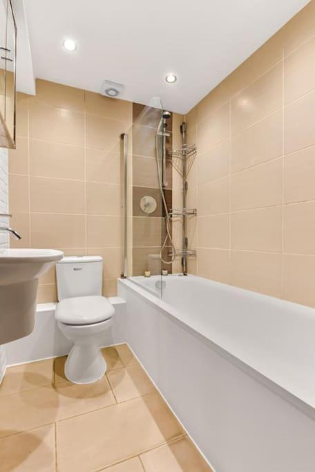 Spacious 2 Bed Urban Jungle Flat, Central London Exterior photo