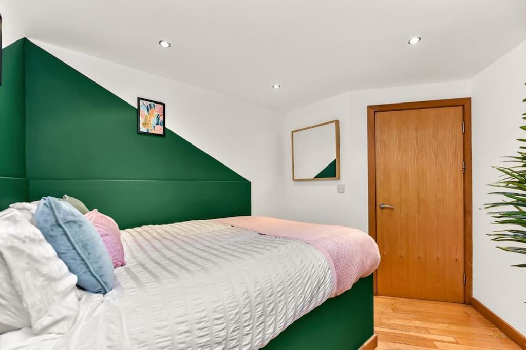 Spacious 2 Bed Urban Jungle Flat, Central London Exterior photo